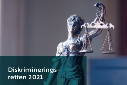 Rapportfremsiden 2021. Viser en statue av Justitia, rettferdighetens gudinne og teksten diskrimineringsretten 2021.